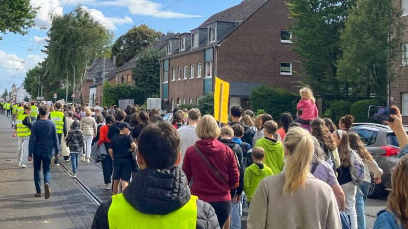 Demokratie-Tag an Schule in Krefeld: MSM-Schüler demonstrieren in Fischeln
