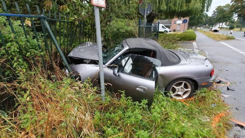 B9 zwischenzeitlich gesperrt: Vier Verletzte bei Kollision auf der Bundesstraße 9 in Bedburg-Hau