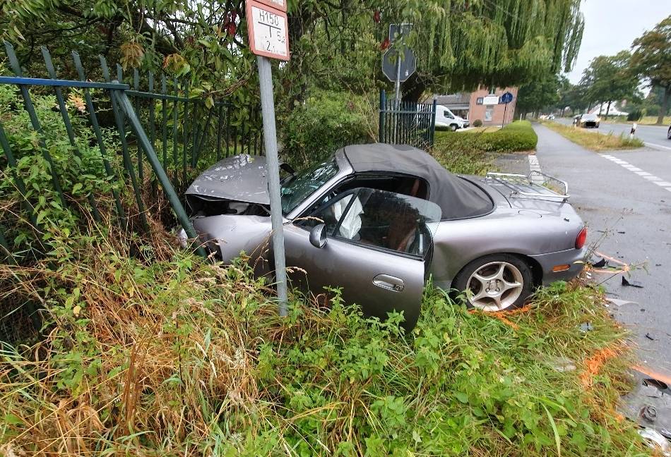 B9 zwischenzeitlich gesperrt: Vier Verletzte bei Kollision auf der Bundesstraße 9 in Bedburg-Hau