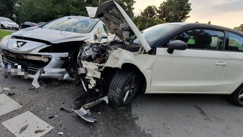 Vollsperrung im Berufsverkehr: Unfall auf der Uedemer Straße sorgt für Verkehrschaos