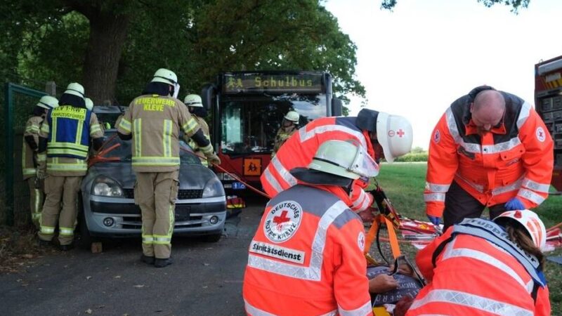 26 Unfallopfer : Schwerer Unfall mit Fan-Bus – Einsatzkräfte übten in Kleve Massenanfall von Verletzten