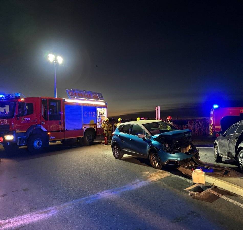Freiwillige Feuerwehr Alpen im Einsatz: Verkehrsunfall an der Ulrichstraße
