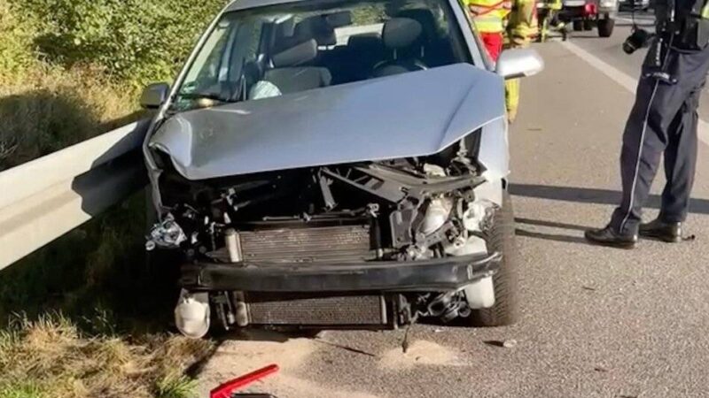 Freiwillige Feuerwehr Alpen im Einsatz: Auto gerät auf A57 ins Schleudern