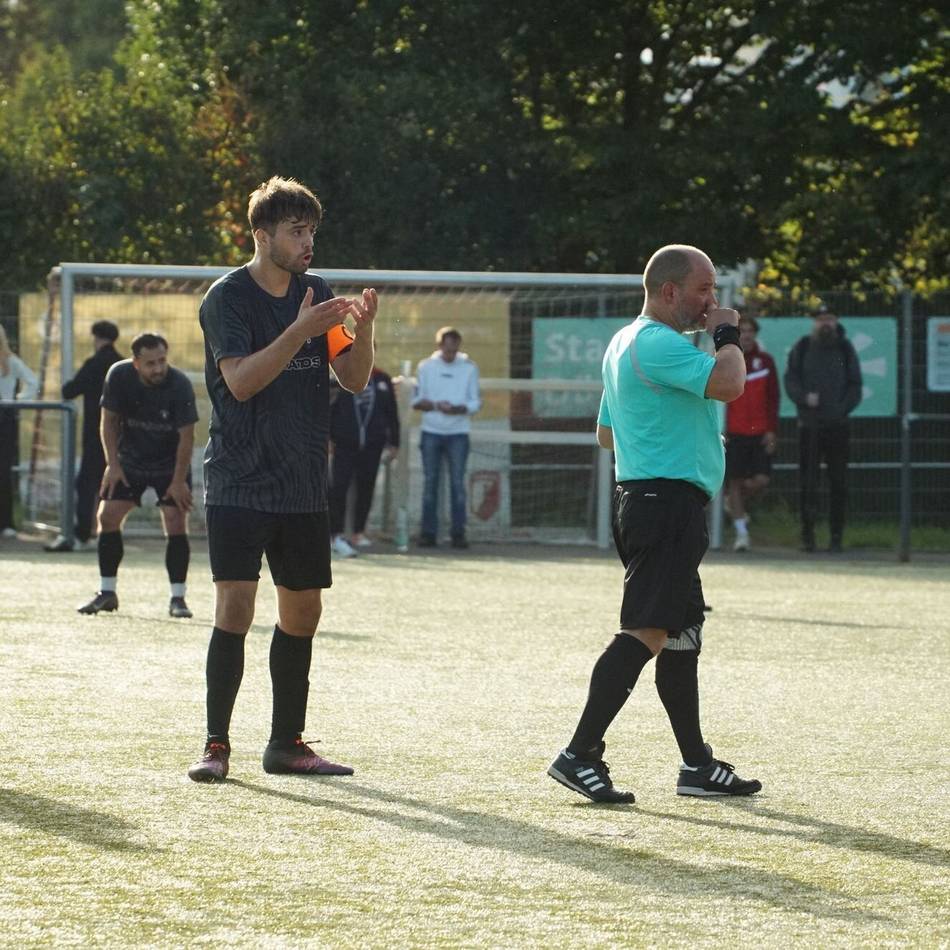 Erfolgreiche Fußball-Youtuber: Warum die „Brotatos“ dem Düsseldorfer Amateurfußball guttun