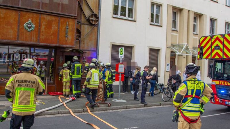 Brand in Krefeld: Ostwall während Feuerwehreinsatz gesperrt