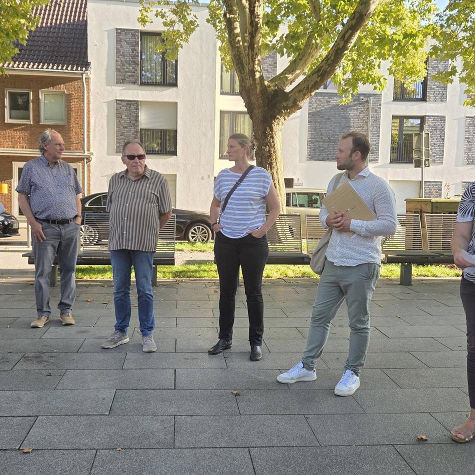 Extremwetter fordert neue Lösungen in Dormagen: Stadt und Experten erklären Klimamaßnahmen bei Spaziergang