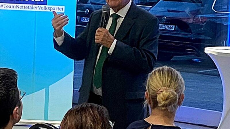 Innenminister besucht Nettetal: Neue Herausforderungen: Reul will Polizei vorbereiten