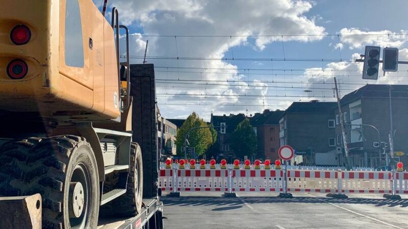 Emmerich: Bahnübergang Löwentor nach Unfall weiterhin gesperrt