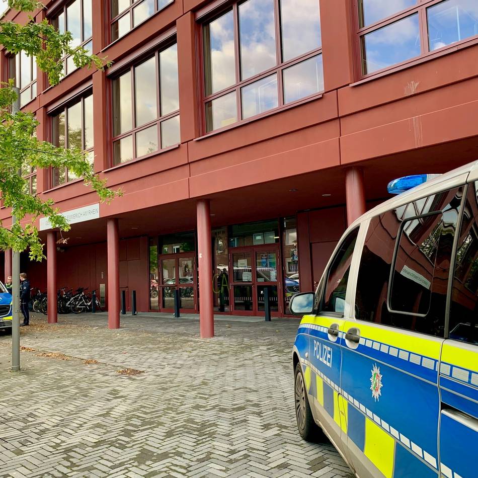 Nach Polizeieinsatz in Emmerich: Drohmail an Gesamtschule – 18-Jähriger aus Kleve festgenommen