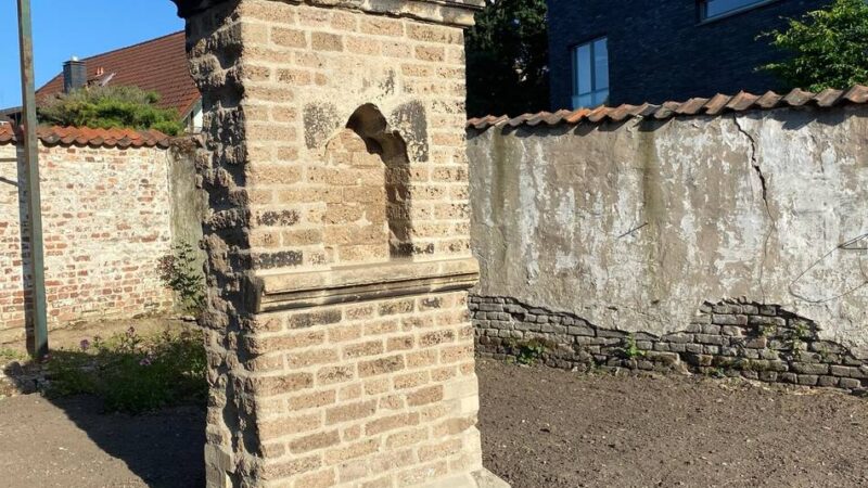 Historisches Gebäude in Düsseldorf: Alter Bildstock wurde restauriert – er gehört zu einem größeren Kunstort