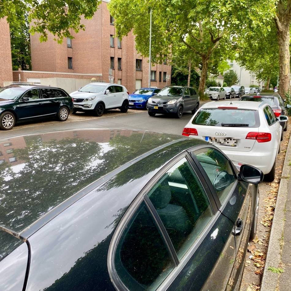Airport in Düsseldorf: Flughafen-Parken in Lichtenbroich: Grüne fordern konsequente Kontrollen