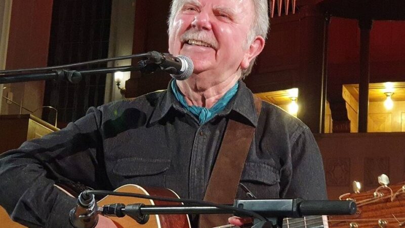 Irischer Folksänger: Ben Sands gastiert mit Songs und Stories im Bürgerhaus Budberg