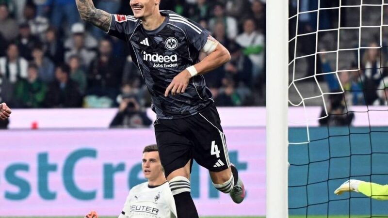 Aufholjagd kommt zu spät: 4:6 gegen Frankfurt – Gladbach rutscht ans Tabellenende