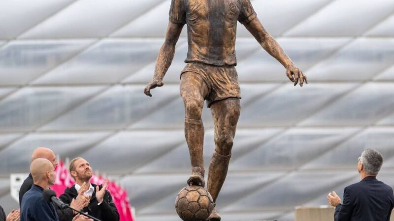 Vor dem Stadion: Beckenbauer-Statue in München enthüllt – „Legenden bleiben“
