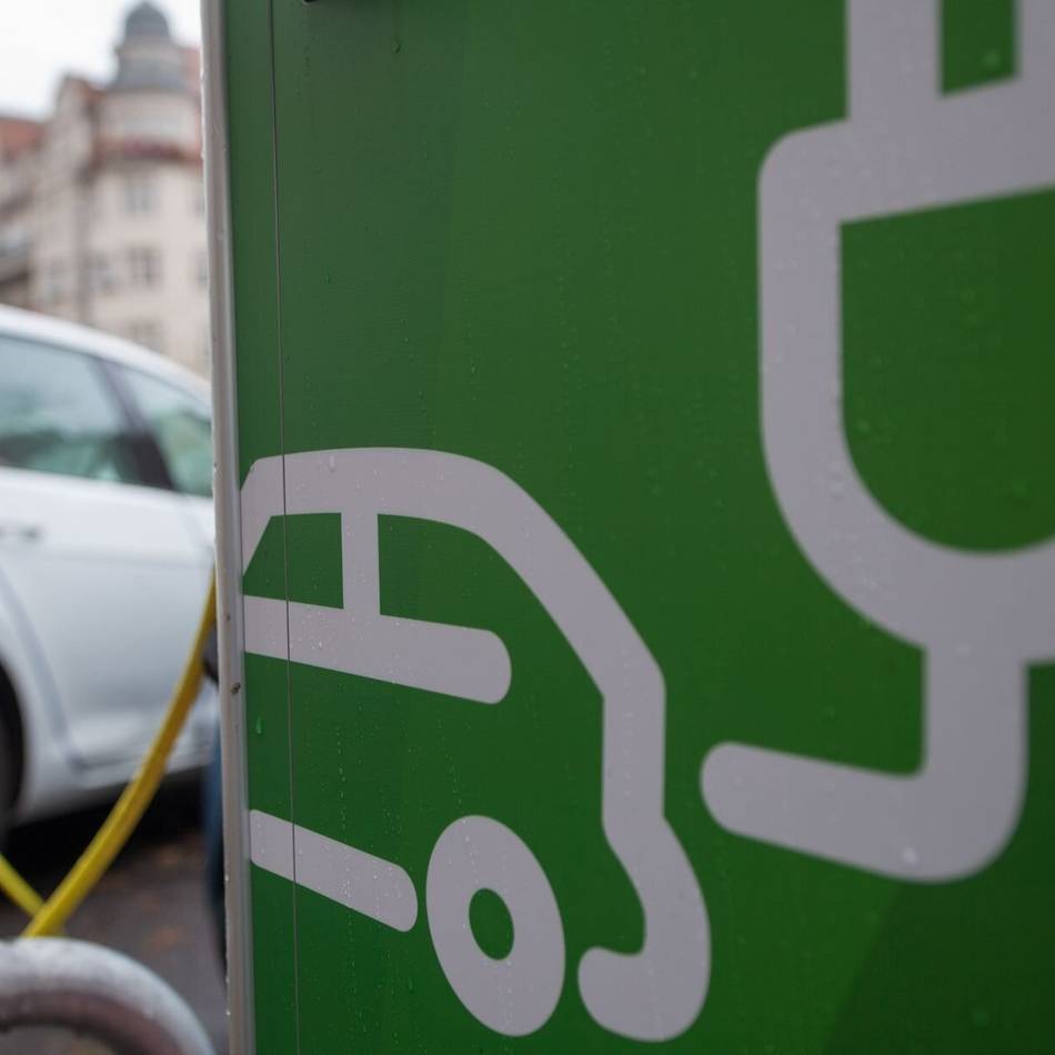 Neue Ladepunkte in Hackenbroich: Braucht Dormagen weitere E-Ladesäulen?