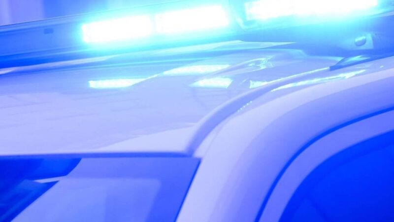 Discounter in Düsseldorf-Heerdt: Kassiererin mit Messer bedroht und Hunderte Euro geraubt