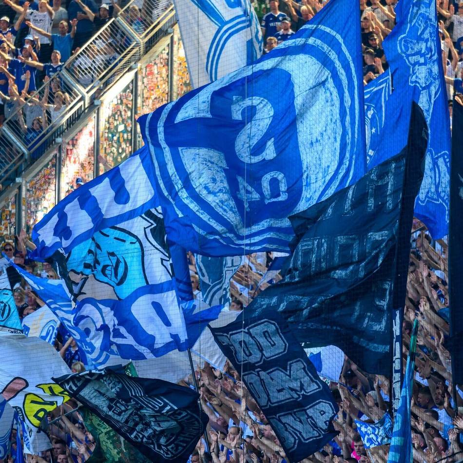 Fast 400 Personen beteiligt: Notbremse im Zug gezogen – Fans von Dortmund, Schalke und Köln prügeln sich