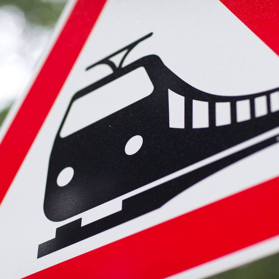 Tödlicher Unfall in Willich-Anrath: Rollstuhlfahrer von Güterzug erfasst