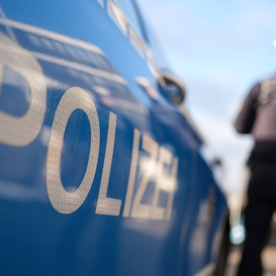 Kennzeichen KLE-MM871: Weißer Transporter von Betriebsgelände in Rindern gestohlen