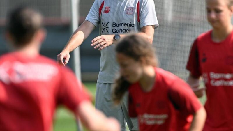 Erstes Spiel beim Meister: Bayers Frauen fiebern dem Start entgegen