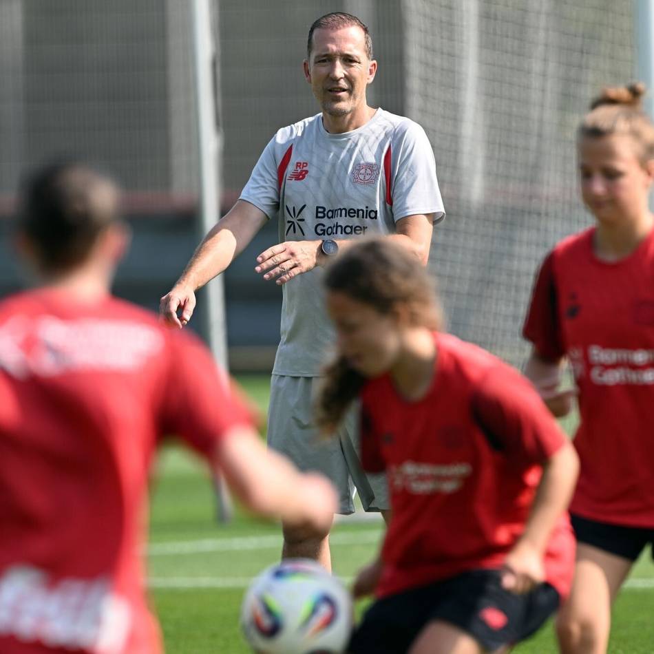 Erstes Spiel beim Meister: Bayers Frauen fiebern dem Start entgegen