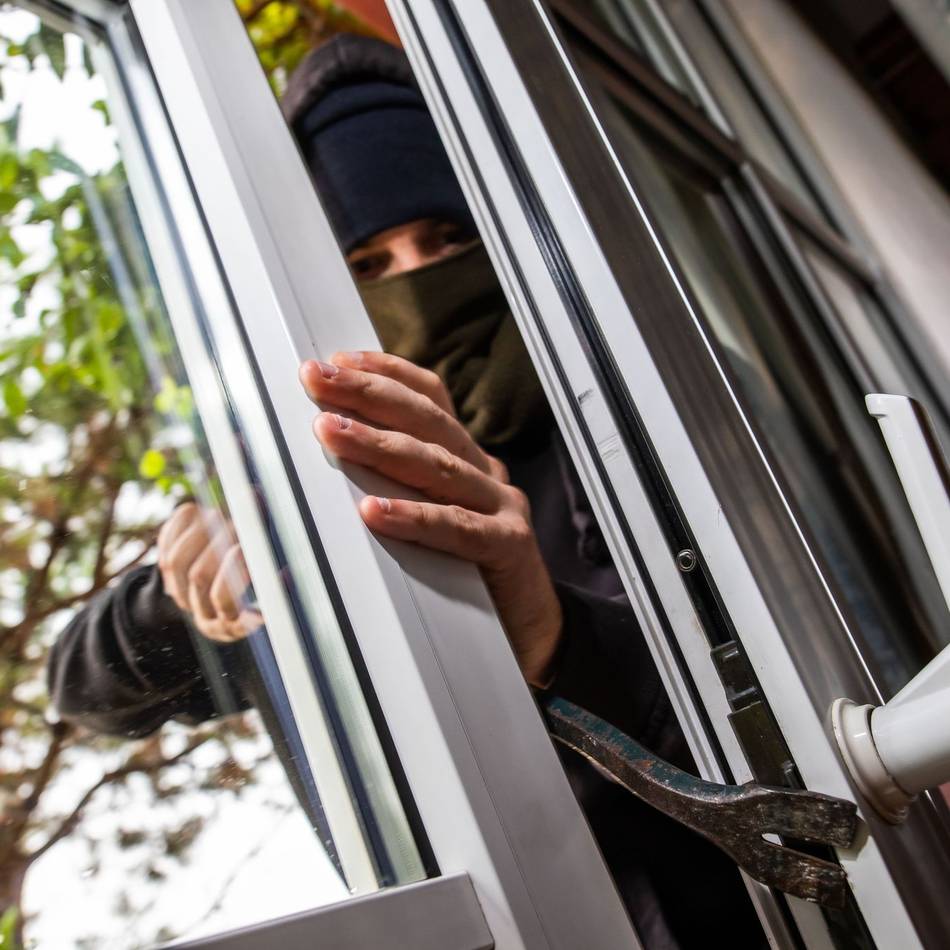 Polizei ermittelt: Unbekannte sind in Neusser Einfamilienhaus eingebrochen