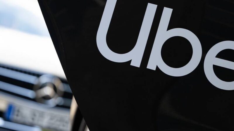 Fahrdienstleister aus den USA: Uber bedroht das Taxi-Geschäft am Flughafen Niederrhein