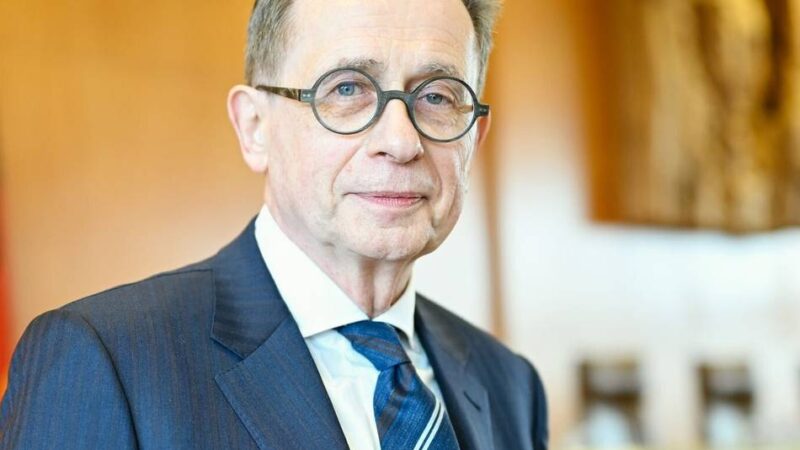 Nach Klage von Dinslakener Notar: Bundesverfassungsgericht kippt Altersgrenze für nebenberufliche Notare