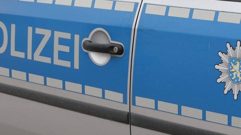 Zwei Trickdiebstähle in Mönchengladbach: Erst wird um Hilfe gebeten, dann Goldschmuck gestohlen
