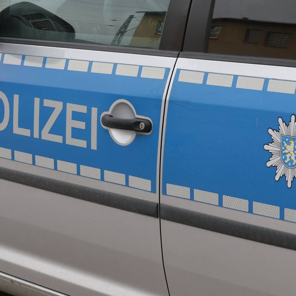 Zwei Trickdiebstähle in Mönchengladbach: Erst wird um Hilfe gebeten, dann Goldschmuck gestohlen