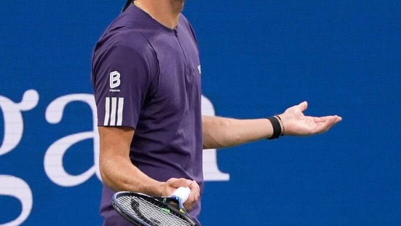 Fliegender Schläger, Ratlosigkeit und ein Netzroller: „Muss mir was einfallen lassen“ – Zverev scheitert bei den US Open