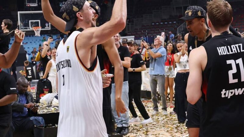 Skibrillen, abgeschnittenes Netz, Charterflug: So feiern Deutschlands Basketball-Helden den EM-Titel