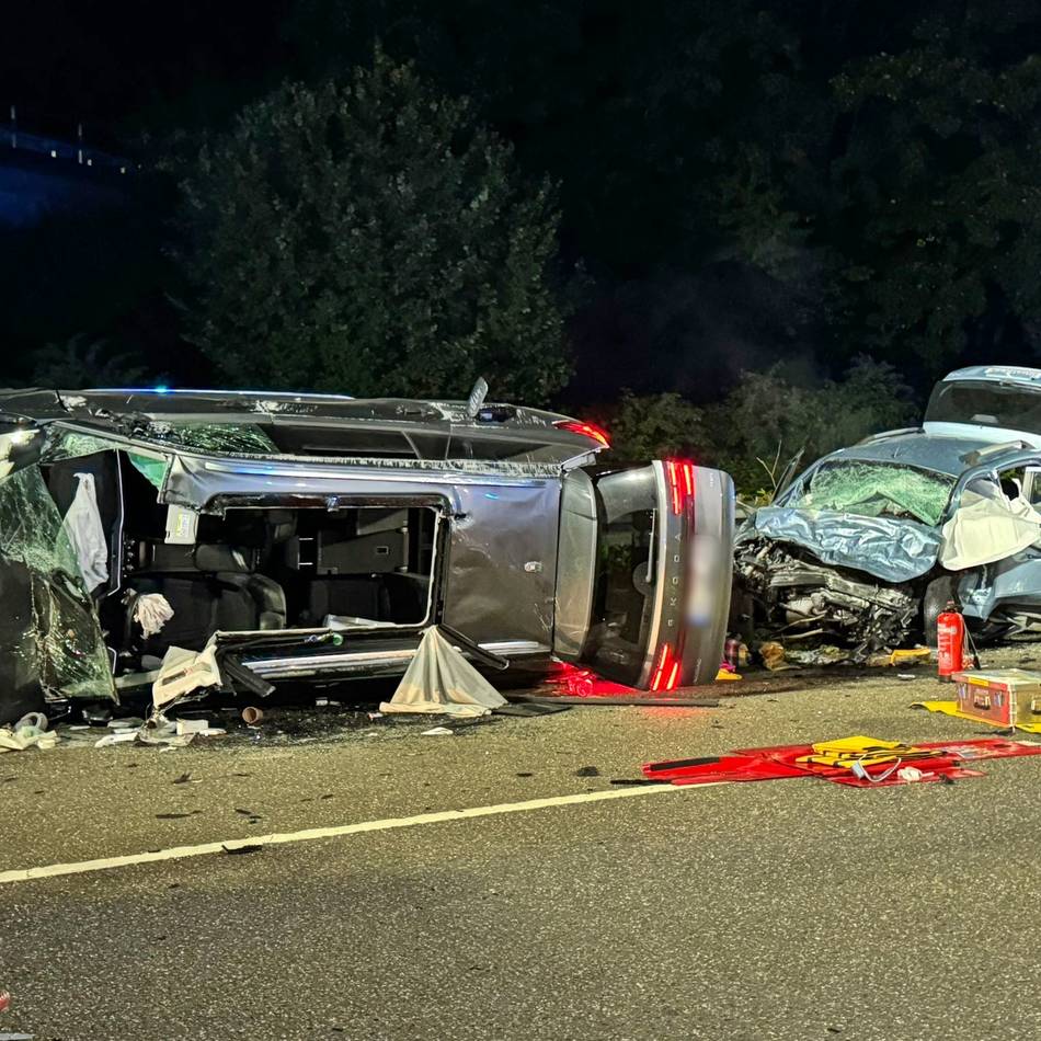 L 74 zwischen Wuppertal und Solingen: Geisterfahrer kommt bei Frontalzusammenstoß auf Schnellstraße ums Leben