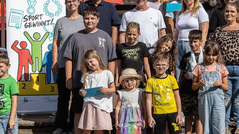 Aktionen in Rheinerg: Preise für die Gewinner des SiRV-Days im Underberg-Freibad