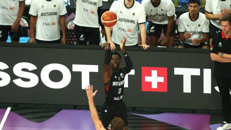 Weltmeister in Fahrt: Deutsche Basketballer besiegen bei der EM auch Litauen und stehen im Achtelfinale