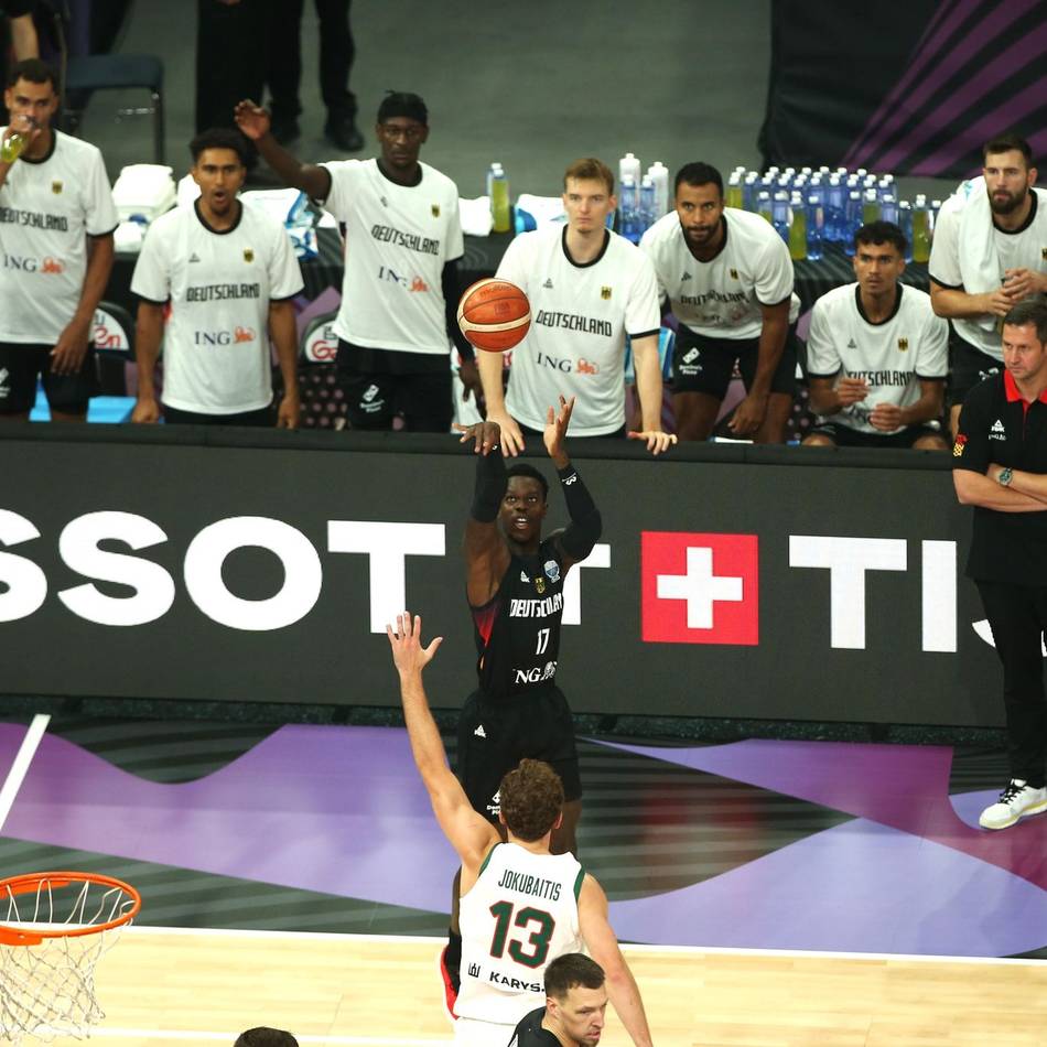Weltmeister in Fahrt: Deutsche Basketballer besiegen bei der EM auch Litauen und stehen im Achtelfinale