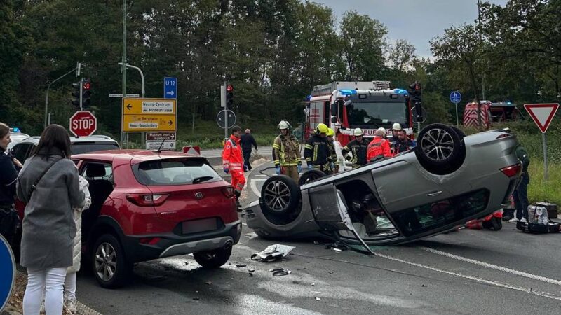 Abfahrt Reuschenberg: Unfall an der A57 in Neuss – Auto überschlägt sich