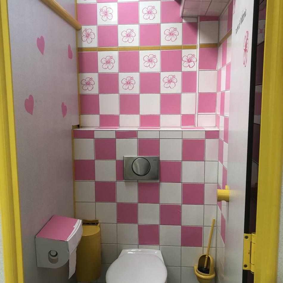 Themenwoche „Gute Schule – gutes Lernen“: Schüler der Monheimer Peter-Ustinov-Gesamtschule gestalten Schultoiletten neu