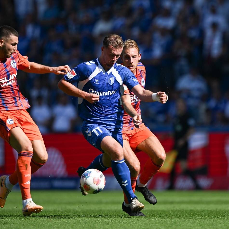 Elversberg springt an die Spitze: Schalke feiert überzeugenden Sieg in Magdeburg – Dämpfer für Hertha
