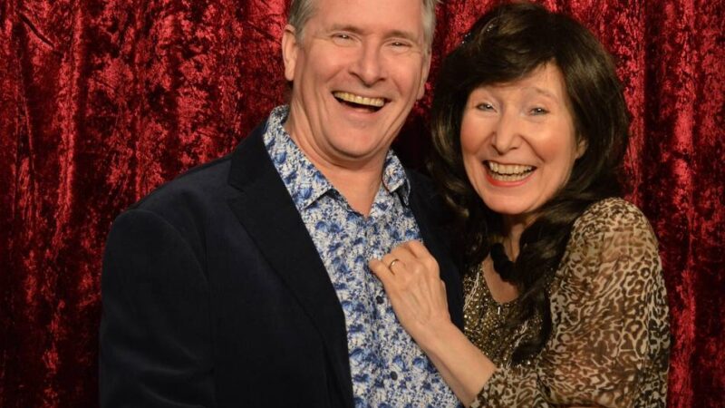 Kammertheater Dormagen: Feierstunde im Bademantel