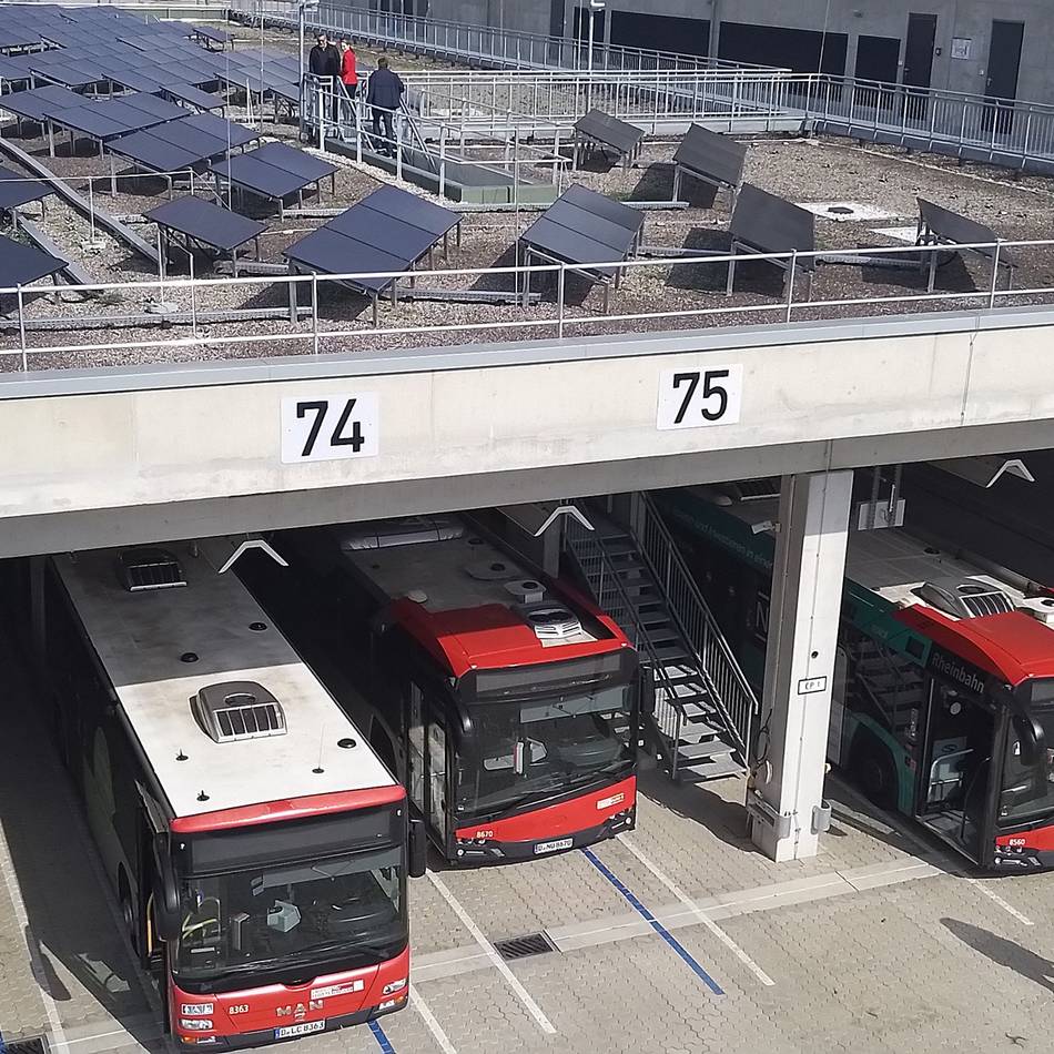Nach Brand in Düsseldorf-Heerdt: Kosten von 24 Millionen Euro – Rheinbahn eröffnet Ladedepot für 60 E-Busse