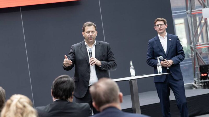 Vizekanzler bei SPD-Veranstaltung in Düsseldorf: Klingbeil und der Bürokratieabbau – „Wenn wir das nicht hinbekommen, kommen die mit der Kettensäge“