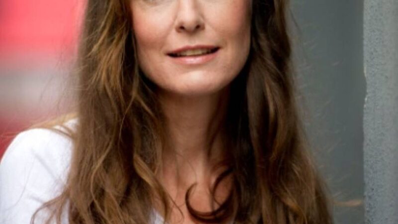 Tanja Kinkel stellt neuen Roman in Krefeld vor: Die Königin der Bestsellerlisten und die Revolution 1848
