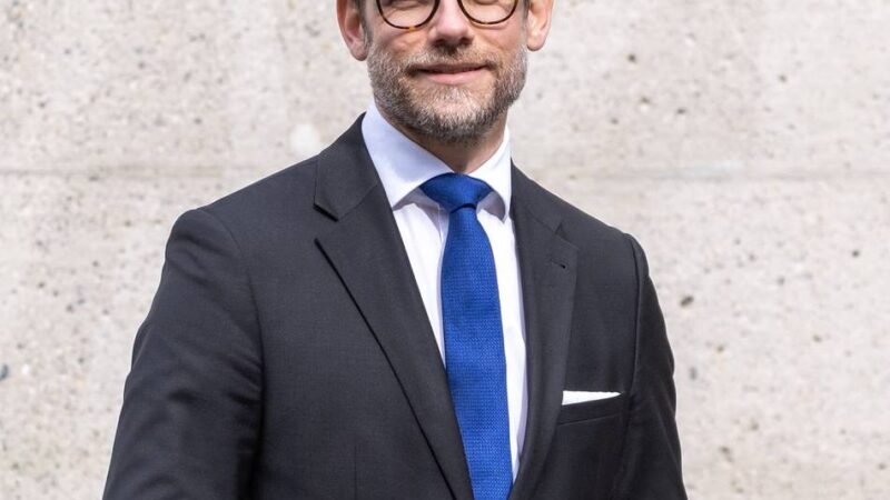 Stichwahl 2025 in Mönchengladbach: OB-Kandidat im Fragenhagel – Felix Heinrichs politisch und privat
