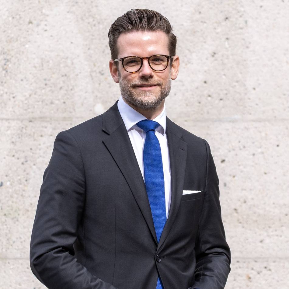 Stichwahl 2025 in Mönchengladbach: OB-Kandidat im Fragenhagel – Felix Heinrichs politisch und privat