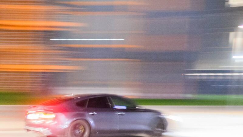 Bei Möbel Höffner in Neuss: Tuning-Treffen mit 900 Autos – Polizei zieht Fahrzeuge aus dem Verkehr