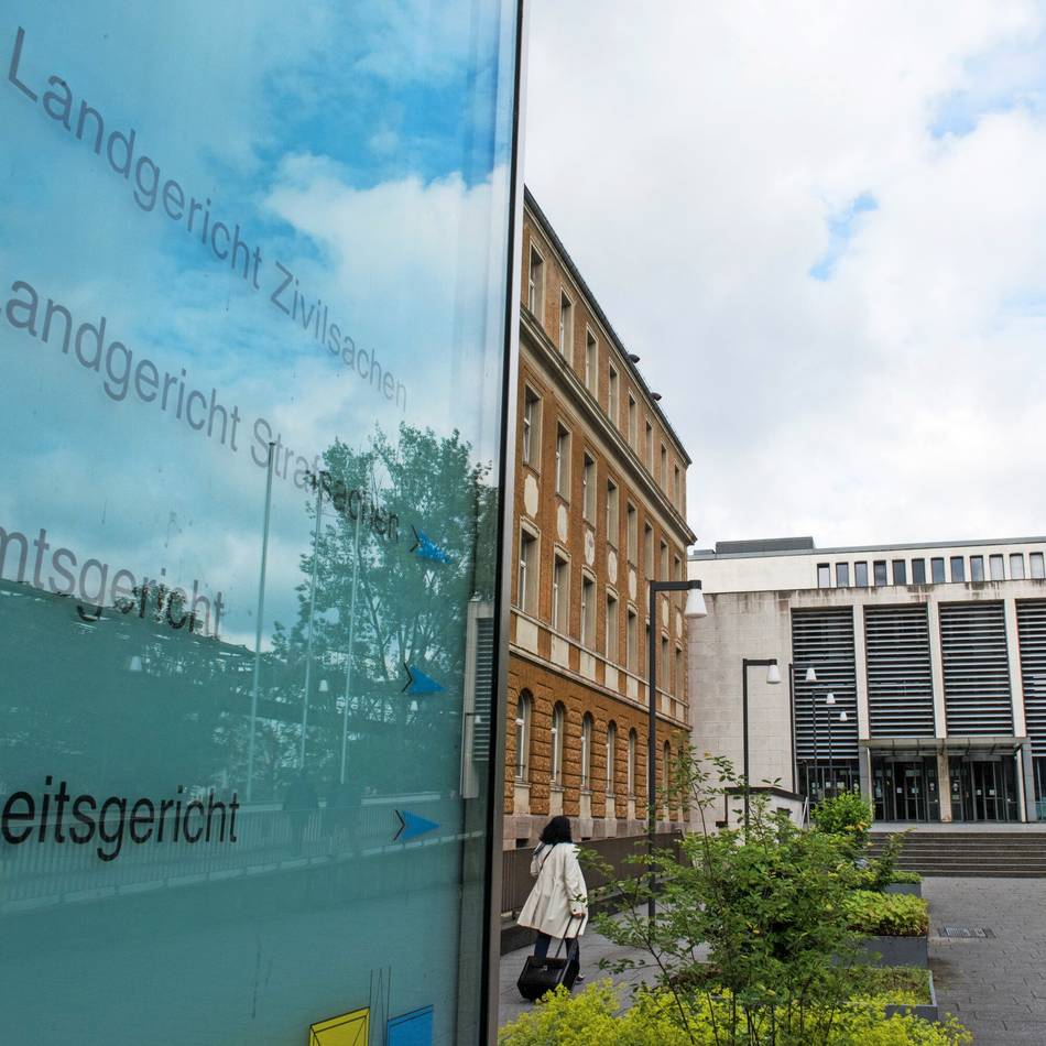 Drei Jahre Haft wegen Vergewaltigung von Kindern: Angeklagter Solinger bricht auf Anklagebank zusammen