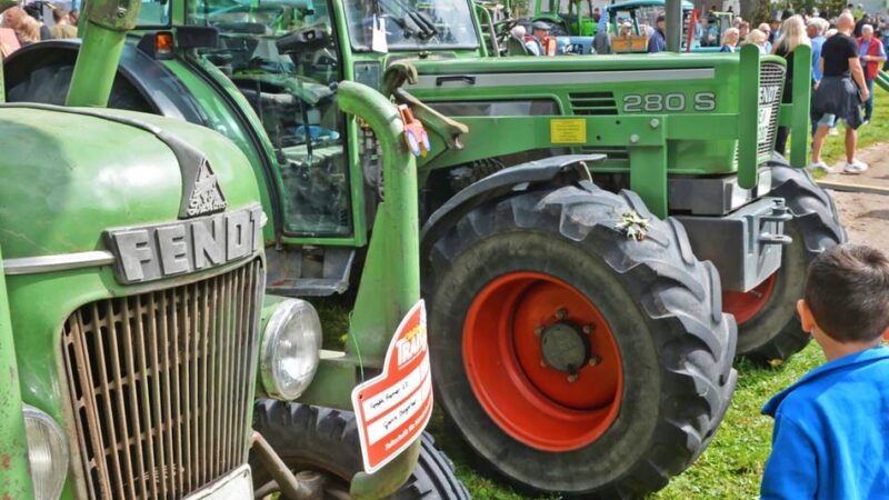 Veranstaltung: Nevigeser Traktoren begeistern nicht nur Leute vom Land