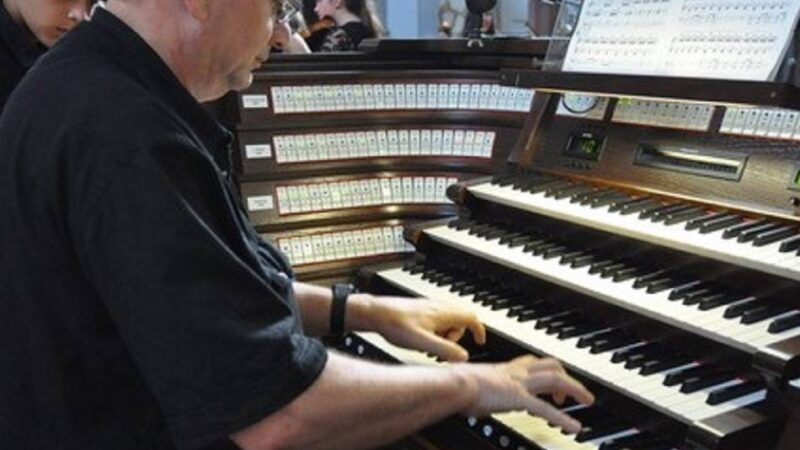 Von Leverkusen ans Stettiner Haff: Kirchenmusiker Christian Röske geht in Ruhestand