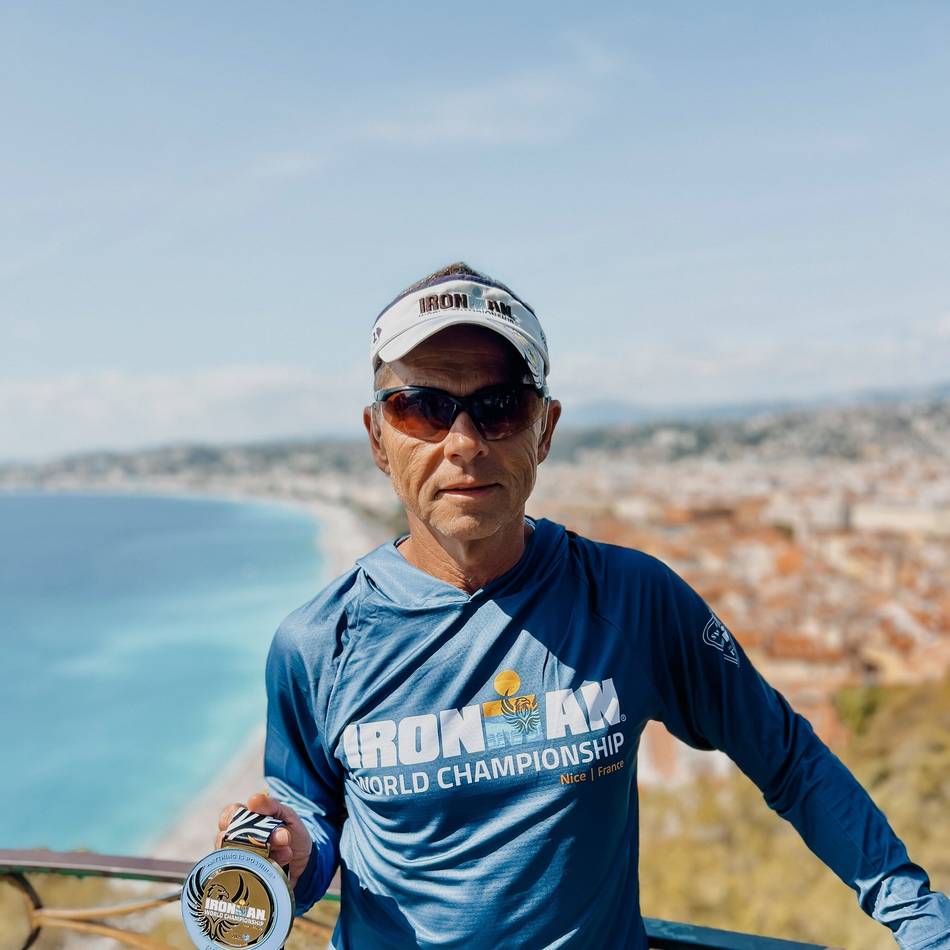 Mit letzter Kraft ins Ziel: Norbert Schröder glänzt als bester Deutscher bei Ironman-WM